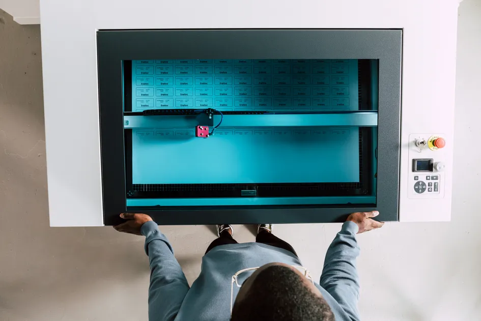laser-cutter-q-engrave-faster.webp